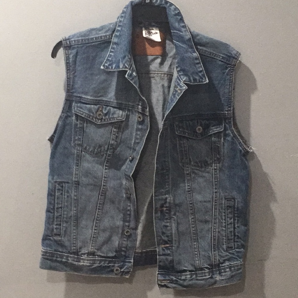 Denim H&M’s sleeveless jacket